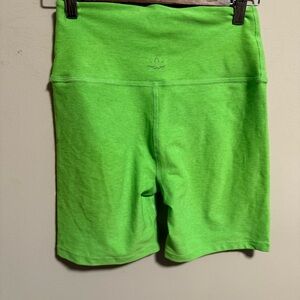 Beyond Yoga Spacedye Biker Shorts Green- Size Medium